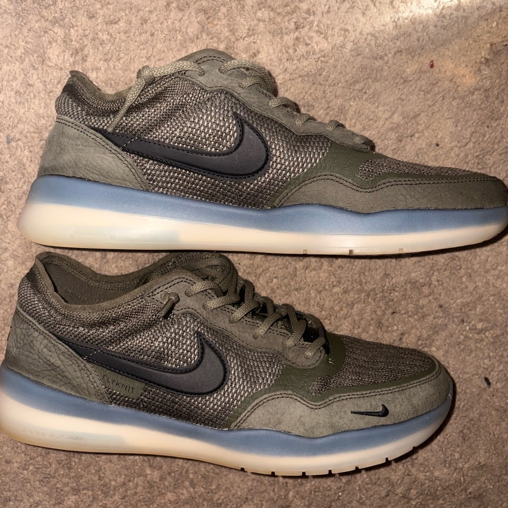 Nike Men's SB Dunks Sneakers